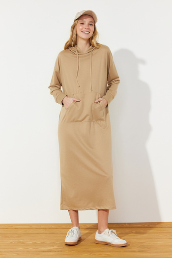Trendyol Modest Ανοιχτό καφέ πλεκτό φόρεμα με κουκούλα - τσέπη καγκουρό, TCTSS24EB00092