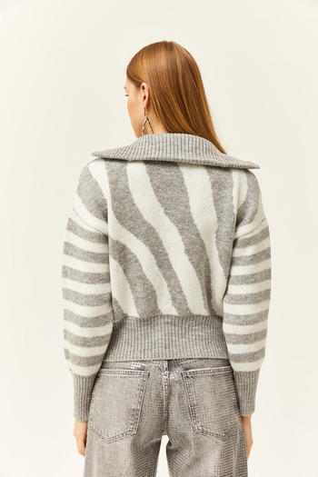 Olalook Women's Gray Stand Collar Zippered Glitter Detailed Crop Knitwear Sweater KZK-19000781