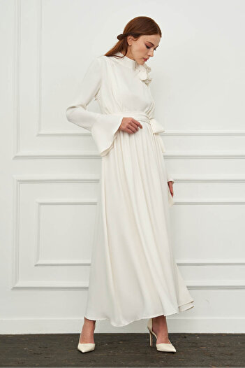 Mizalle Maxi Ecru Dress with Flower Detail