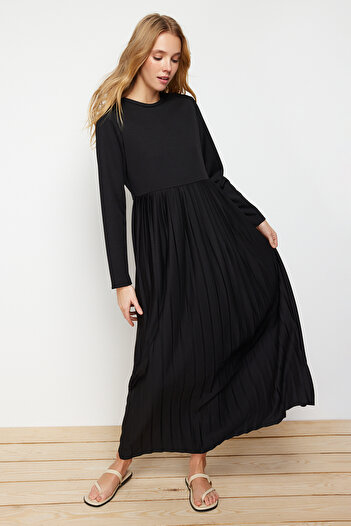 Trendyol Modest Pletené potápěčské šaty v černé sukni TCTAW24EL00000