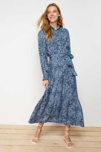 Trendyol Modest Modré květinové tkané šaty z viskózy TCTSS24EB00074