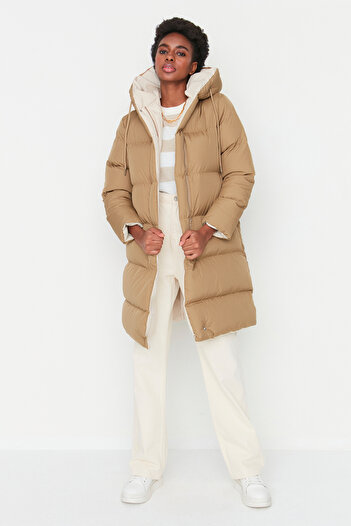 Trendyol Collection Oboustranný kabát s kapucí odpuzující vodu s dlouhým prachem - Brown/Ecru Twoaw23Mo00052