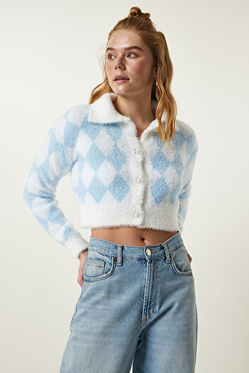 Happiness İstanbul White Blue Patterned Seasonal Crop Knitted Cardigan with Beard PF00066