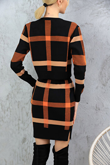 ALCHON Color Blocked Round Knitwear Set - Crew Neck, Stripe, Rubber Waist, Slit Skirt