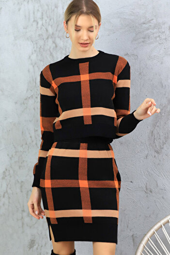 ALCHON Color Blocked Round Knitwear Set - Crew Neck, Stripe, Rubber Waist, Slit Skirt