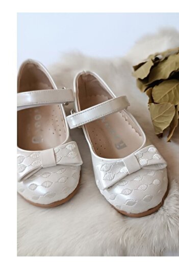 Hodore Dore Ecru Girl's Ballerinas