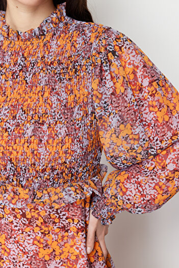 Trendyol Modest Detailní tkané šaty s lemovaným květinovým volánem v pase TCTSS24EB00068