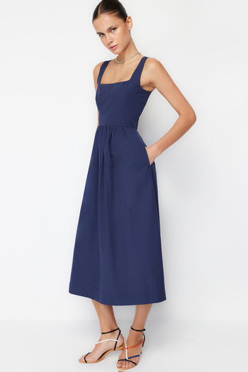 Trendyol Collection Rochie țesută cu corset midi cu talie indigo, cu detaliu de cusut TWOSS24EL00038
