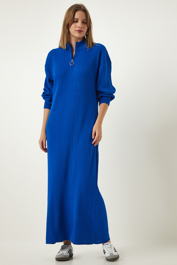 Happiness İstanbul Blaues, langes, geripptes Strickkleid mit Reißverschlusskragen für Damen DD01295