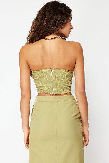 Trendyol Collection Krótka, tkana bluzka bez ramiączek w kolorze khaki TWOSS24BZ00242