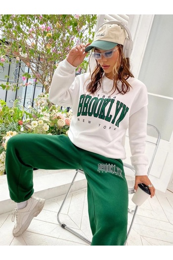 EXPECTED Γυναικεία φόρμα γυμναστικής με στάμπα Brooklyn με λαιμόκοψη 3 χορδών