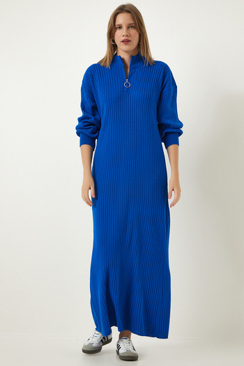 Happiness İstanbul Blaues, langes, geripptes Strickkleid mit Reißverschlusskragen für Damen DD01295