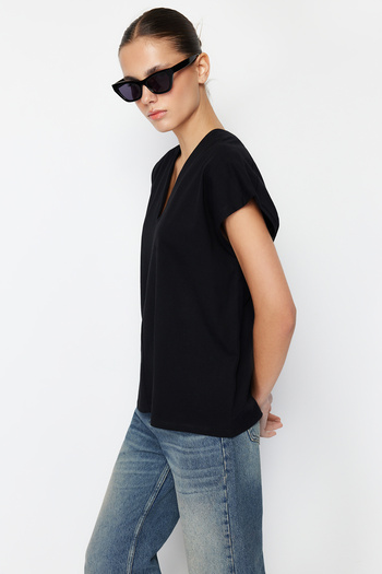 Trendyol Collection Tricou negru 100% bumbac gros, cu decolteu în V, cu mâneci tricotate TWOSS24TS00028