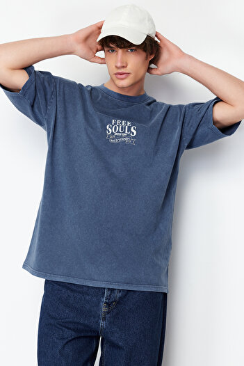 Trendyol Collection Βαμβακερό μπλουζάκι Indigo Eagle Printed Pale Effect Oversize - TMNSS24TS00006