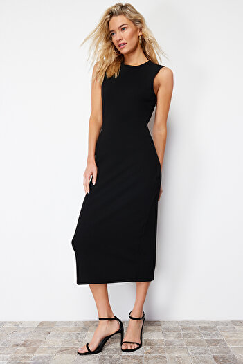 Trendyol Collection Rochie neagră, tricotată flexibilă, cu mâneci zero, la spate, tricotată, neagră TWOSS24EL00427