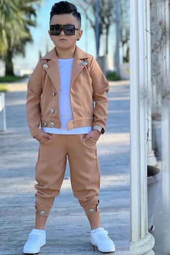 Riccotarz Μπλούζα με λαιμόκοψη Boy's Crew και σετ με ασημί κουμπιά με λεπτομέρεια καφέ μπουφάν με τοπ και κάτω μέρος