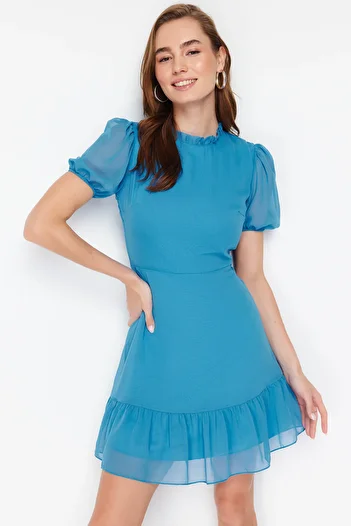 Trendyol Collection Μπλε υφαντό φόρεμα με φόδρα από σιφόν σε μπλε χρώμα TWOSS23EL00520