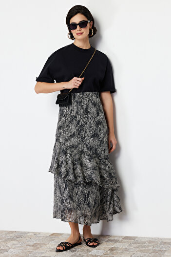 Trendyol Modest Schwarzer, gefütterter Webrock mit Tiermuster TCTAW24EE00020