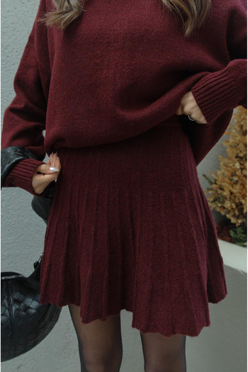 My Blog Burgunderrotes Set aus plissiertem Strickrock und hoch sitzendem Pullover für Damen