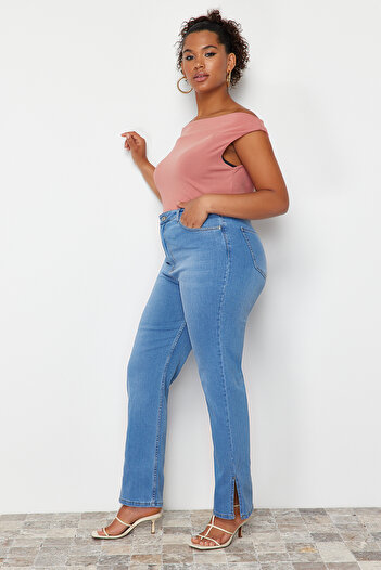 Trendyol Curve Light Blue Slit Detailed Straight Fit Denim Jeans TBBSS24CJ00002