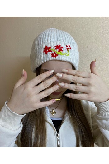 sema aksesuar Handmade Red Flower Embroidered White Beret - Valentine's Day Gift