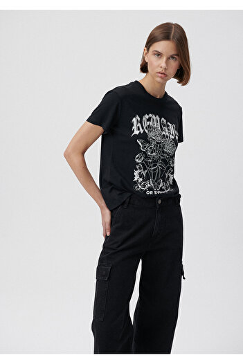 Mavi Evolve bedrucktes schwarzes T-Shirt Slim Fit / Slim Fit 1611693-70087