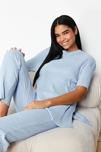 Trendyol Collection Set pijama tricotată cu snur albastru cu detaliu de fante THMSS24PT00178