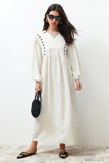 Trendyol Modest Φόρεμα εκρού με λαιμόκοψη με λεπτομέρεια από υφασμένο λινό look TCTSS24EB00139