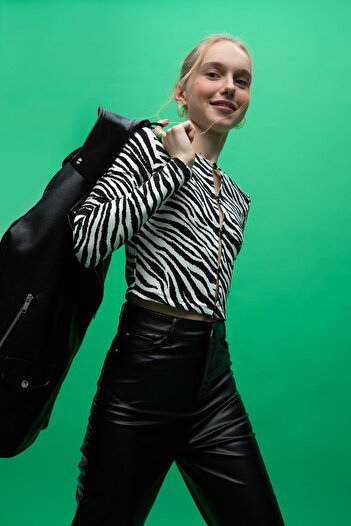 DeFacto Vypasované tričko Zebra s dlouhým rukávem a výstřihem Z1123az22au