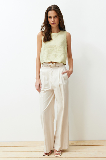 Trendyol Collection Tkana lniana bluzka w kolorze jasnego khaki, bez rękawów TWOSS22BZ0246