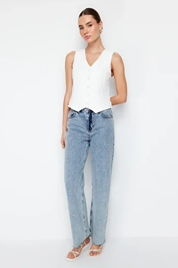 Trendyol Collection Weiße, taillierte, geknöpfte Crop-Webweste TWOSS21YE0009