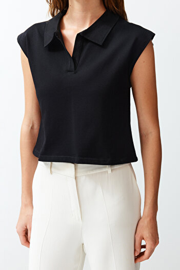Trendyol Collection Tricou negru 100% bumbac gros, cu guler polo, tricotat cu croiala normală TWOSS24TS00075