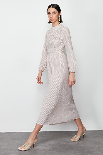 Trendyol Modest Béžové pruhované tkané šaty TCTSS24EB00082