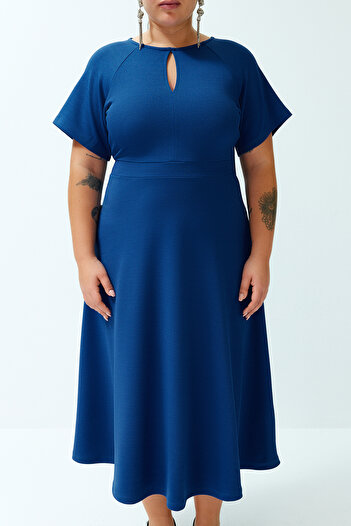 Trendyol Curve Indigo Double Breasted Drop Λεπτομερές μίντι πλεκτό φόρεμα TBBSS24AH00090