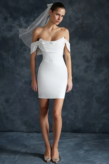 Trendyol Collection Svatební bílé lesklé kamenné krátké večerní šaty - TPRSS24EL00109