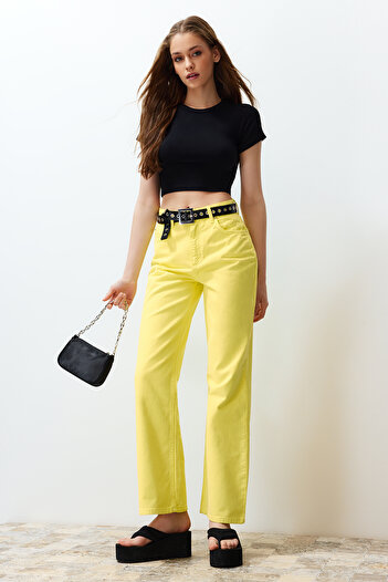 Trendyol Collection Gelbe Jeans mit hoher Taille und weitem Bein TWOSS24JE00228