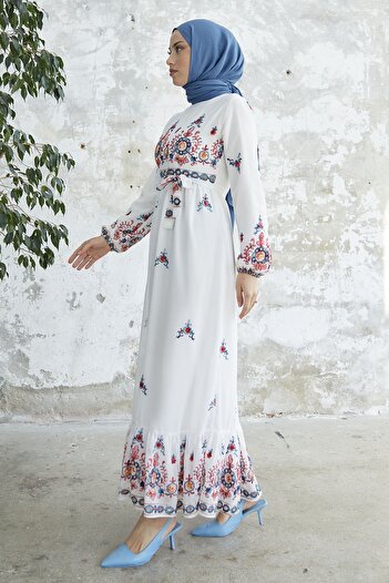InStyle Nakışlı Eteği Fırfır Şifon Elbise - Beyaz