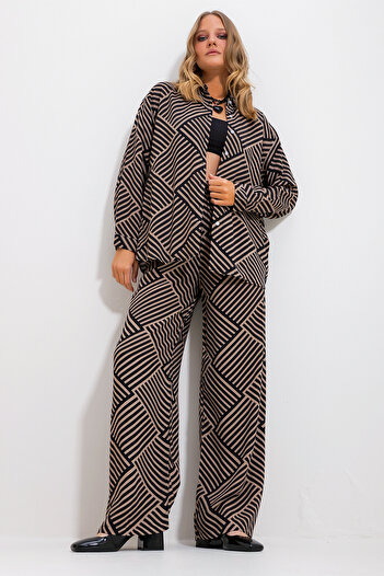 Trend Alaçatı Stili Women's Sand Beige-Black Patterned Shirt and Trousers Bottom Top Woven Set Alc-X11748