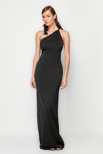 Trendyol Collection Černé A-Line Rose Detail Tkané saténové dlouhé stylové večerní šaty Tprss24Ae00029