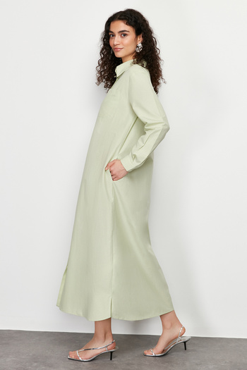 Trendyol Modest Φόρεμα υφαντό πουκάμισο με ανοιχτό χακί κουμπιά TCTSS24EB00137