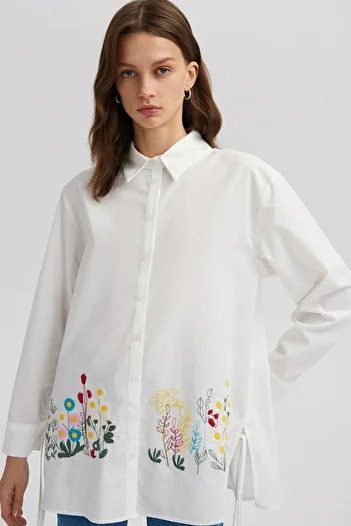 Touché Privé EMBROIDERED SHIRT WITH SLIT SIDE