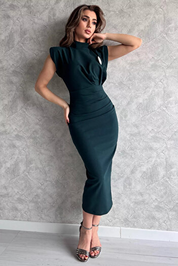 GÜLSELİ Emerald Green Brooch Detailed Stand Collar Padded Dress