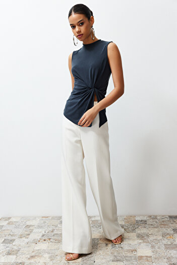 Trendyol Collection Antracitová pletená halenka s límečkem - TWOSS24BZ00359 s lemováním a detailem rozparku