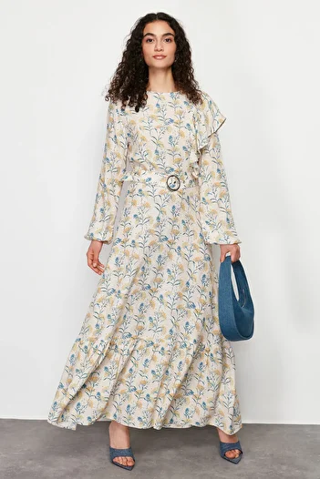 Trendyol Modest Květinové lemované volánky zdobené drahokamy Detailní tkané šaty s páskem TCTSS24EB00069