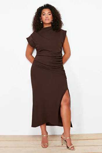 Trendyol Curve Brown Gather Λεπτομερές μίντι πλεκτό φόρεμα TBBSS24AH00080