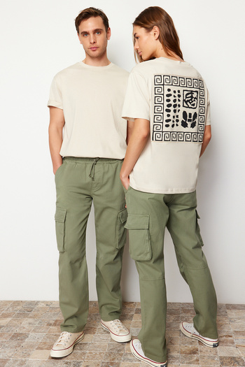 Trendyol Collection Hellkhakifarbene Unisex-Cargohose mit regulärer Passform und elastischem Bund, TMNSS24PL00003