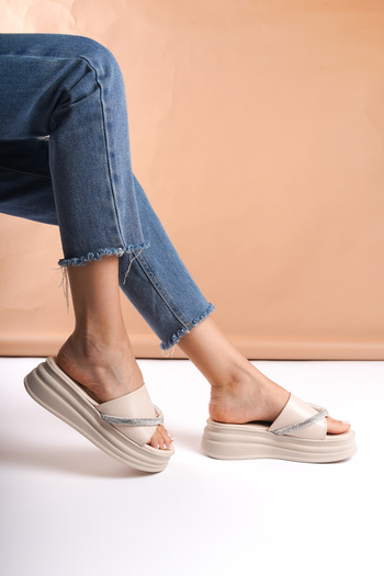 SEEM & BE Maria High-Sole Flip Flops with Shiny Stone Detail