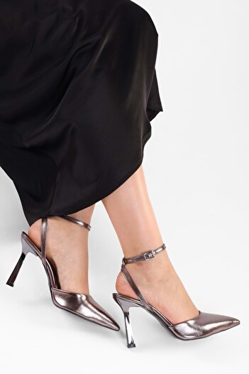 Shoeberry Kadın Martini Platin Parlak Kemerli Bilek Bağlı Stiletto