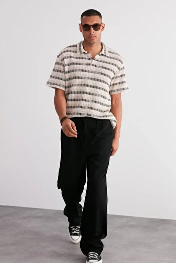 Trendyol Collection Ecru Regular/Normal Cut Off Shoulder Limitovaná edice Striped Polo Collar Tričko TMNSS24PO00023