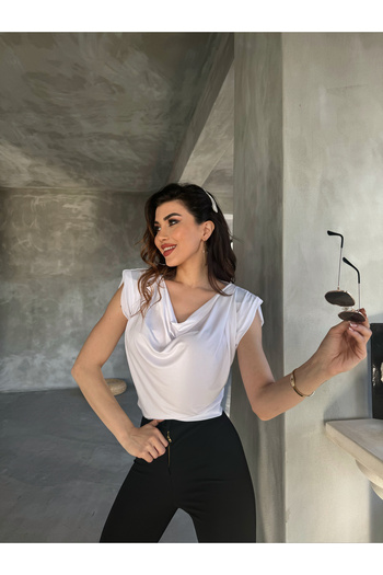 Fav Style Γυναικεία μπλούζα με λαιμόκοψη με επένδυση από δαντέλα λευκή